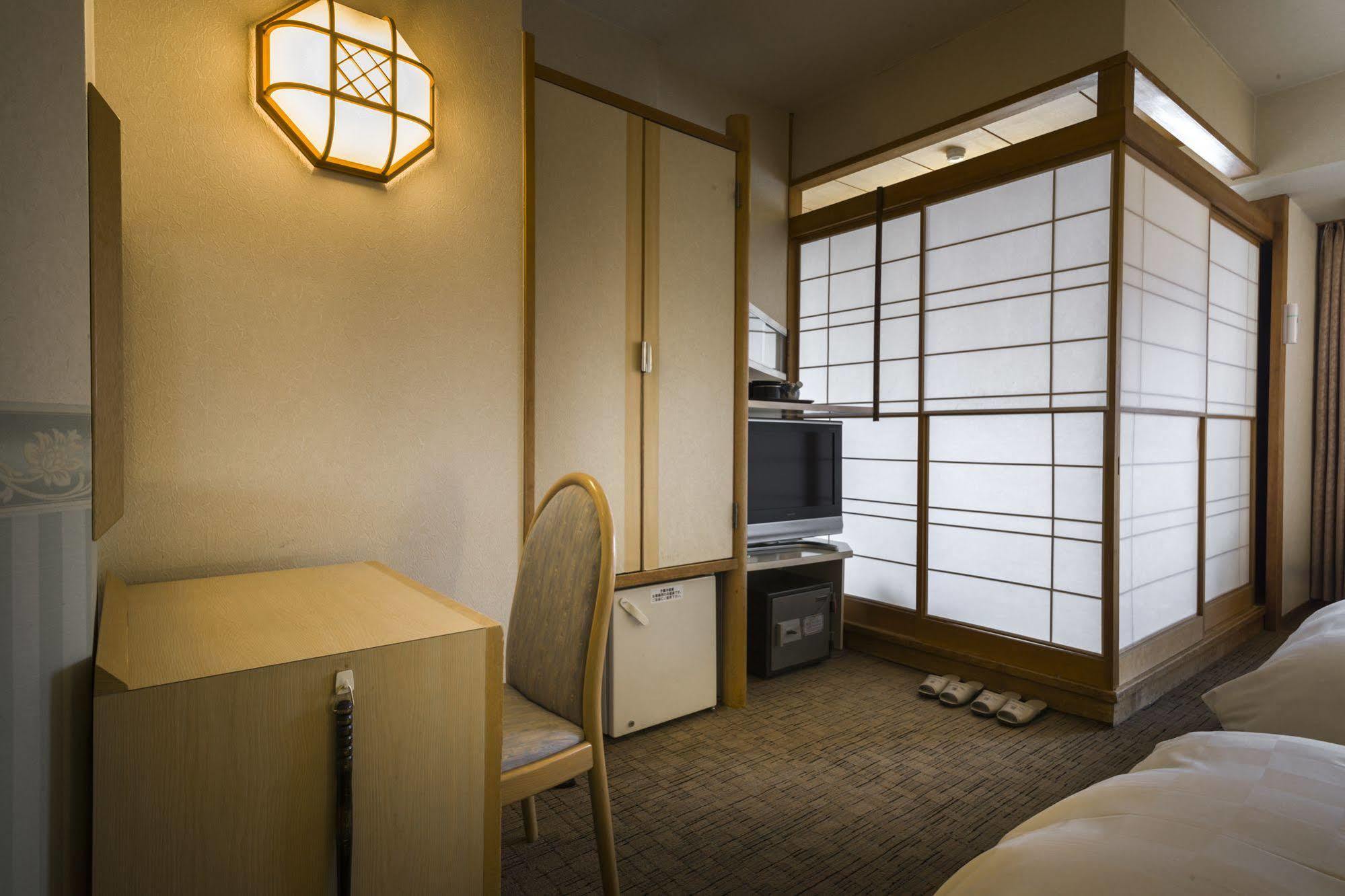 Hotel Kaneyamaen Fujiyoshida Exterior photo