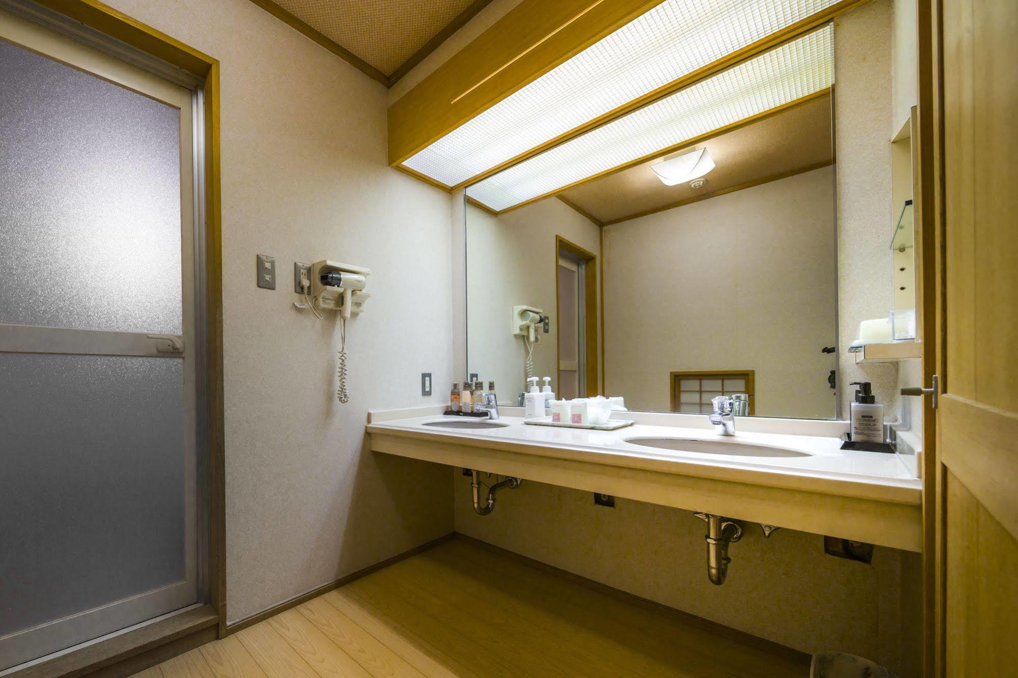 Hotel Kaneyamaen Fujiyoshida Exterior photo