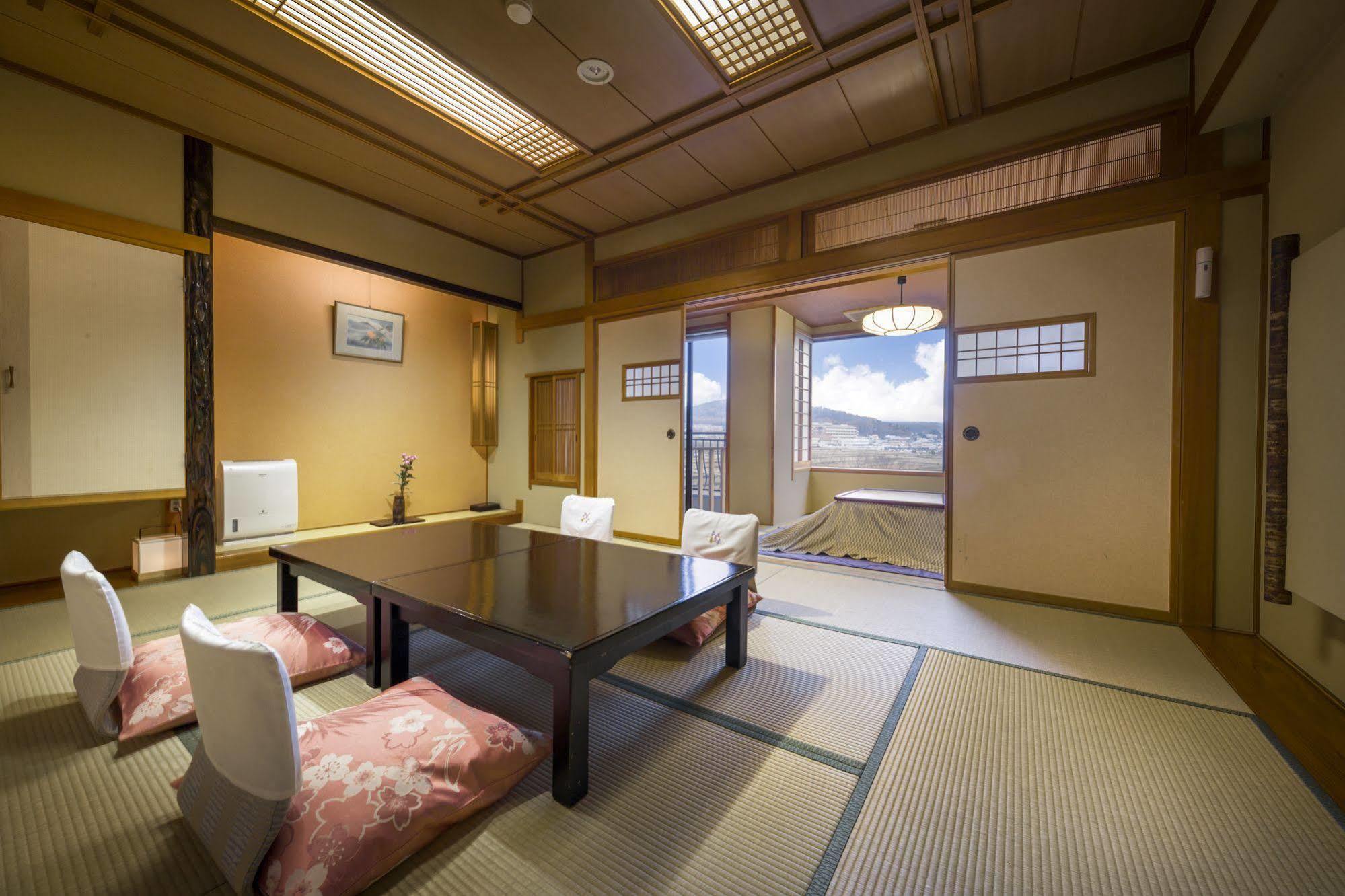 Hotel Kaneyamaen Fujiyoshida Exterior photo