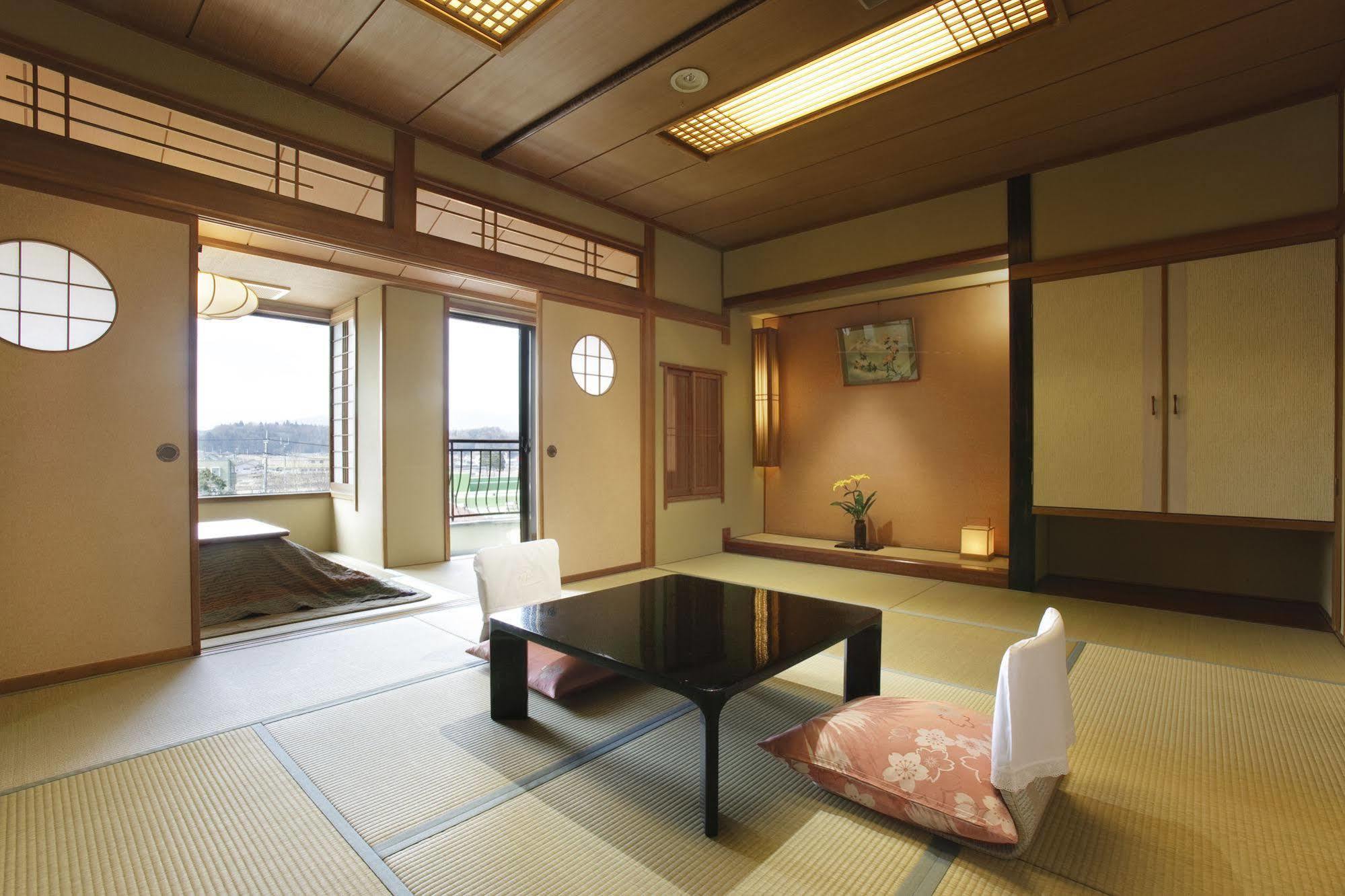 Hotel Kaneyamaen Fujiyoshida Exterior photo